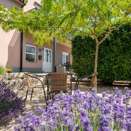 Nicole, Makarska - Poljica Imotski