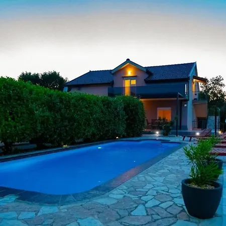 Nicole, Makarska - Poljica Imotski