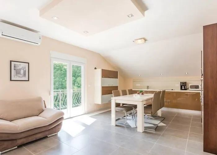 Nicole, Makarska - Poljica Imotski