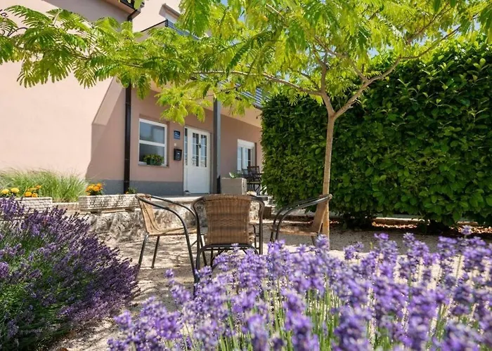 Nicole, Makarska - Poljica Imotski