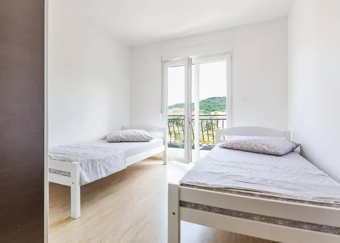 Nicole, Makarska - Poljica Imotski