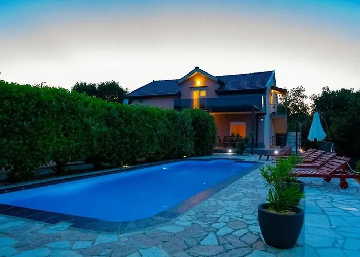 Nicole, Makarska - Poljica Imotski