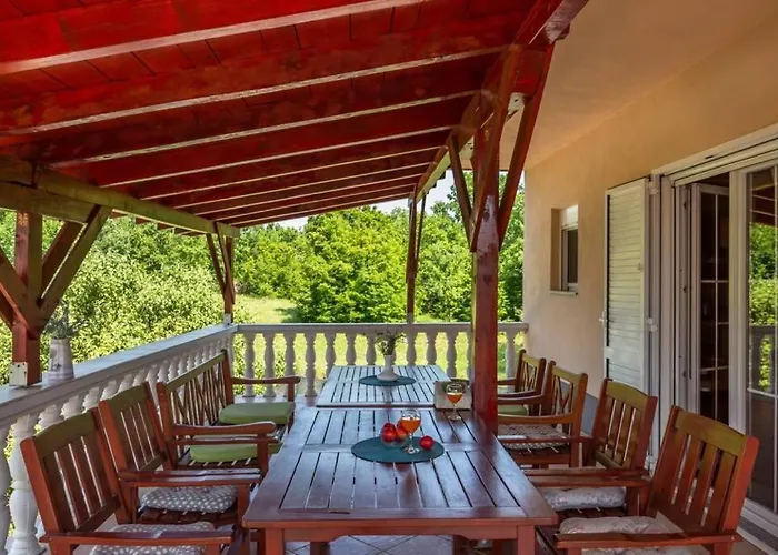 Nicole, Makarska - Poljica Imotski