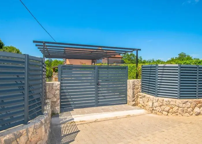 Nicole, Makarska - Poljica Imotski